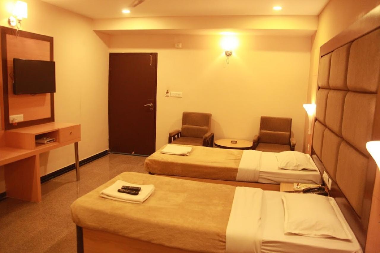 Hotel Parklane Haidarábád Kültér fotó