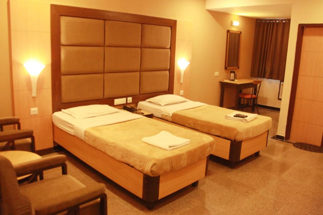 Hotel Parklane Haidarábád Kültér fotó